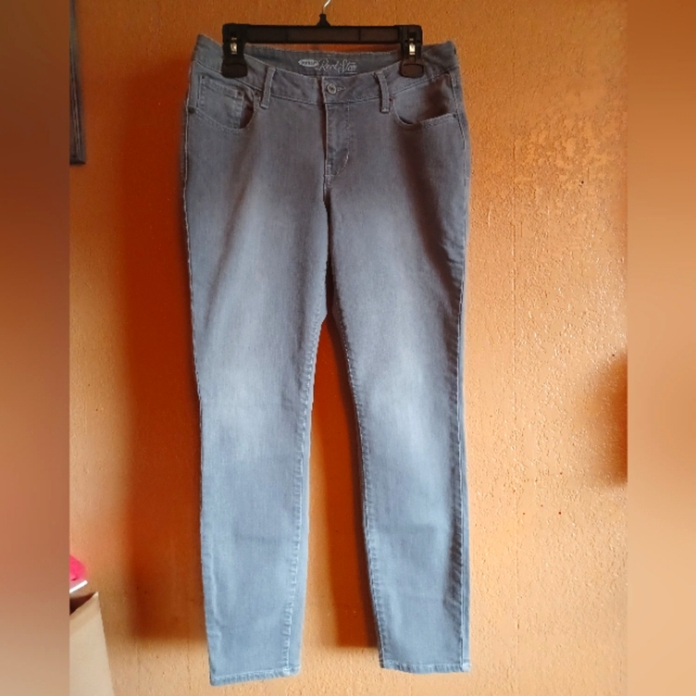 Womans Old Navy RockStar Grey 5 Pocket Jeans..Size/12 Reg...#B-0043